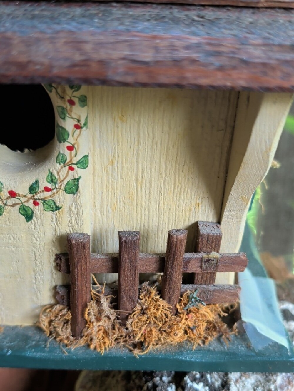 Vintage Artist Signed 1990s Hand-Painted Wooden Birdhouse Cottage Fence Rustic - Picture 2 of 11